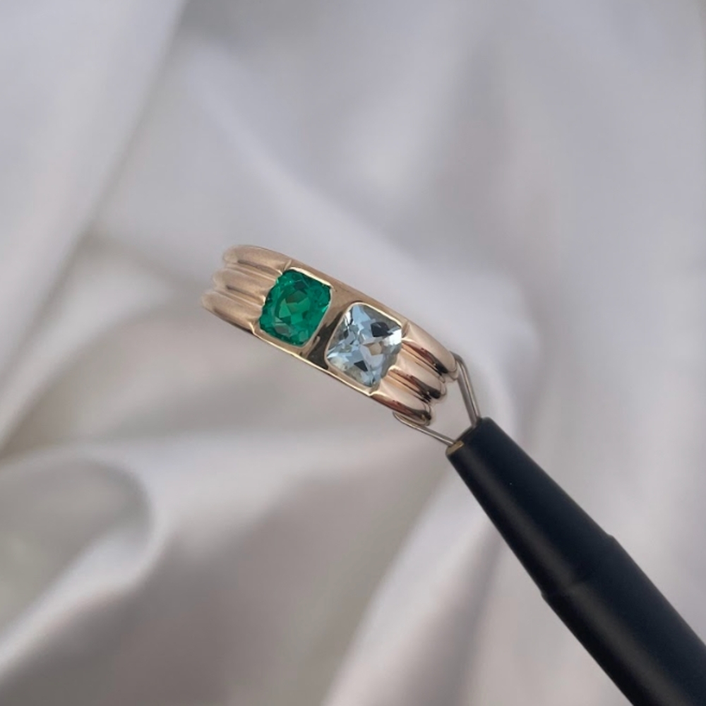 Elegant 18k Gold Ring with Aquamarine and Emerald Stones